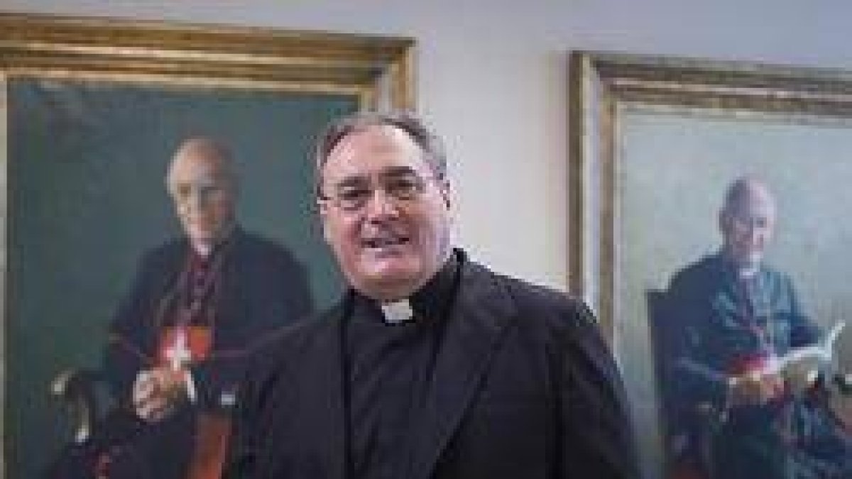 Gil Tamayo compaginará su función de portavoz y secretario de la Conferencia Episcopal con la de obispo de Ávila