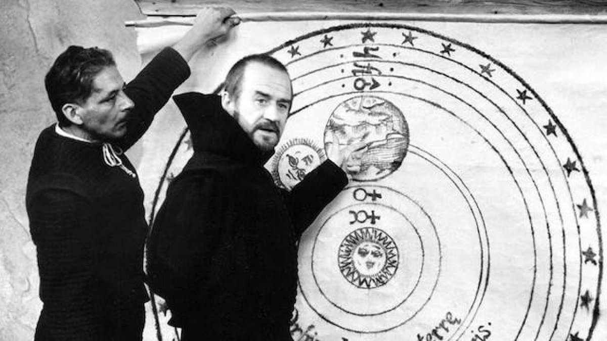 Cyril Cusack en «Galileo» (1968), dirigida por Liliana Cavani. En el centro de la nueva visión del universo ya no iba a estar la Tierra, sino el Sol.