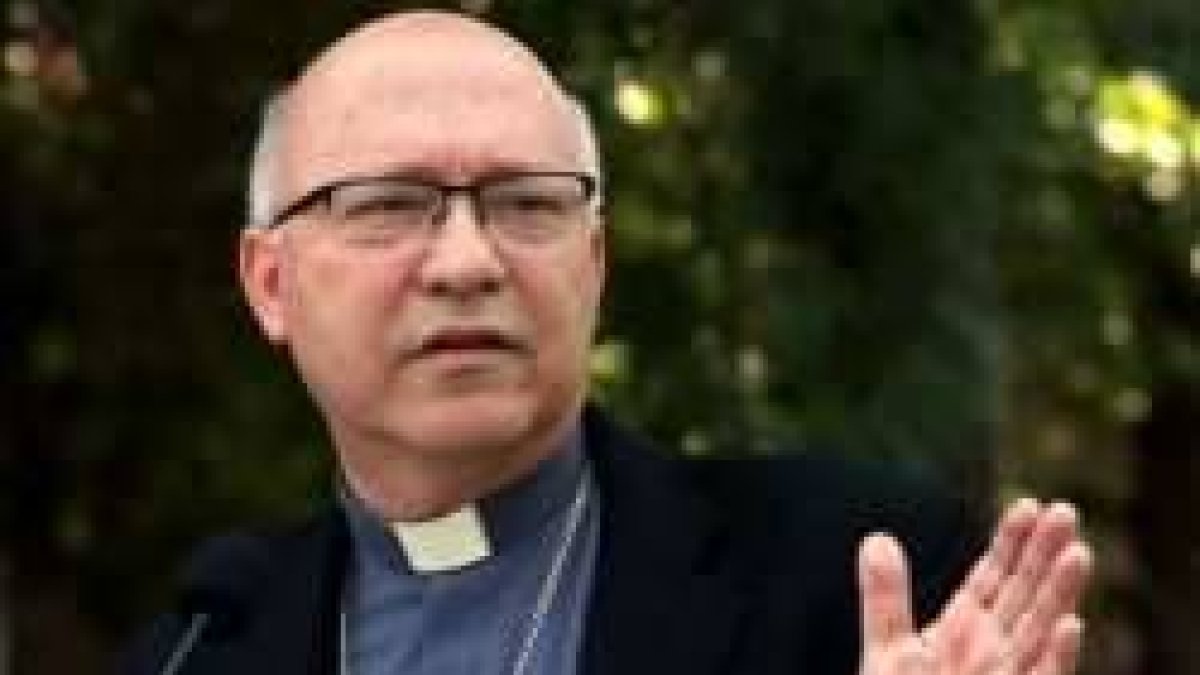 El obispo Fernando Barros es el secretario general de los obispos chilenos y su delegado en el encuentro del Vaticano para luchar contra abusos