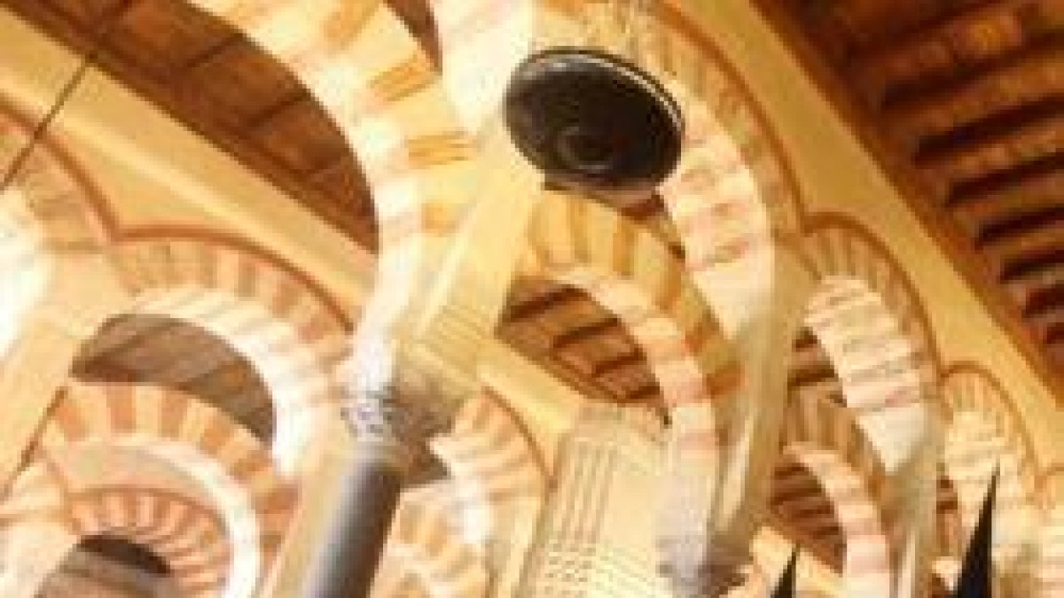 La catedral-mezquirta de Córdoba es un monumento que atrae cientos de miles de visitantes de todo el mundo... y una parroquia viva de la comunidad católica