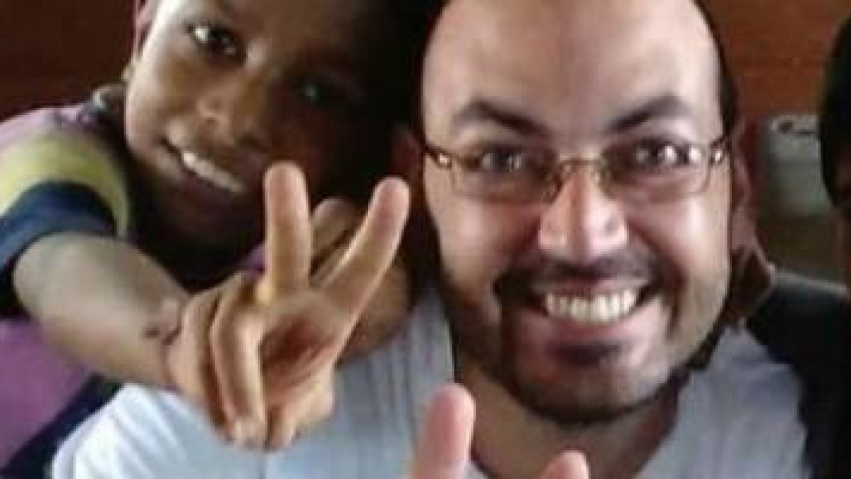 Israel con niños de Calcuta... su experiencia con enfermos intocables le acercó a Dios como nunca antes