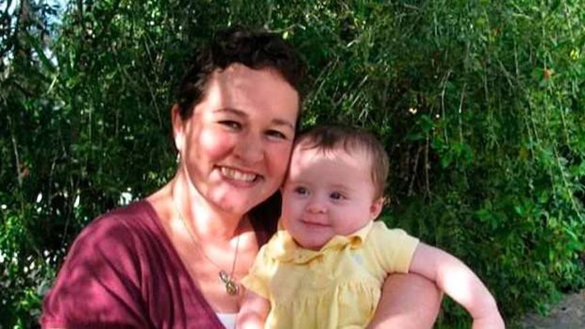 Sarah con su pequeño. La detección del cáncer le llegó al año siguiente de su conversión, y la fe fue determinante para las decisiones que tuvo que tomar.