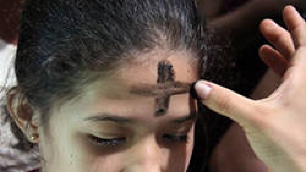 Un grupo de chicos madrileños prevé movilizar a miles de jóvenes por Whatsapp para rezar en Cuaresma