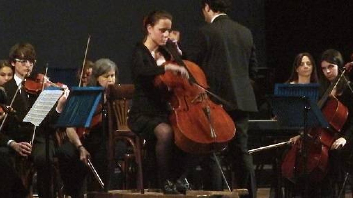 Gemma Pedrini es invidente, pero eso no quita que sea una prometedora cellista en Italia