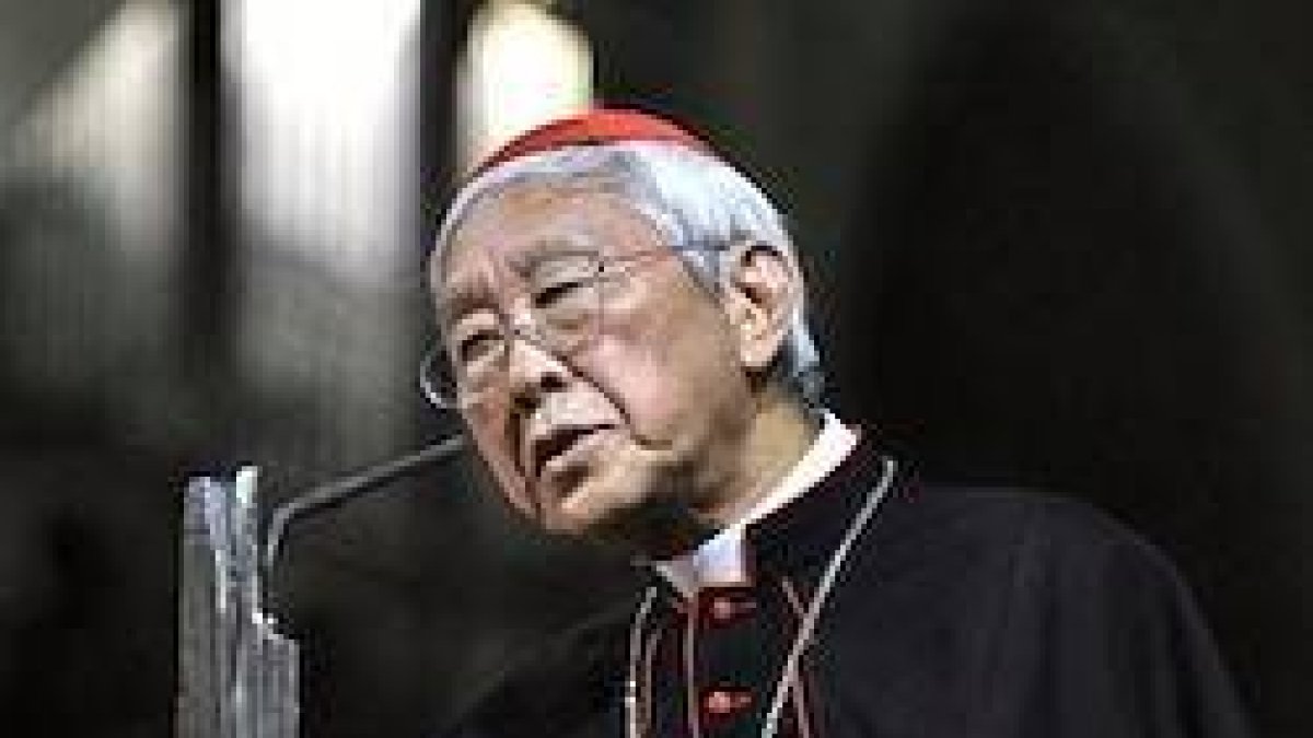 El cardenal Zen, erigido en los últimos años en portavoz de los católicos fieles a Roma hasta la clandestinidad, la persecución y el martirio, ha mostrado su malestar con la escasa información sobre el acuerdo ofrecida inicialmente por la Santa Sede.