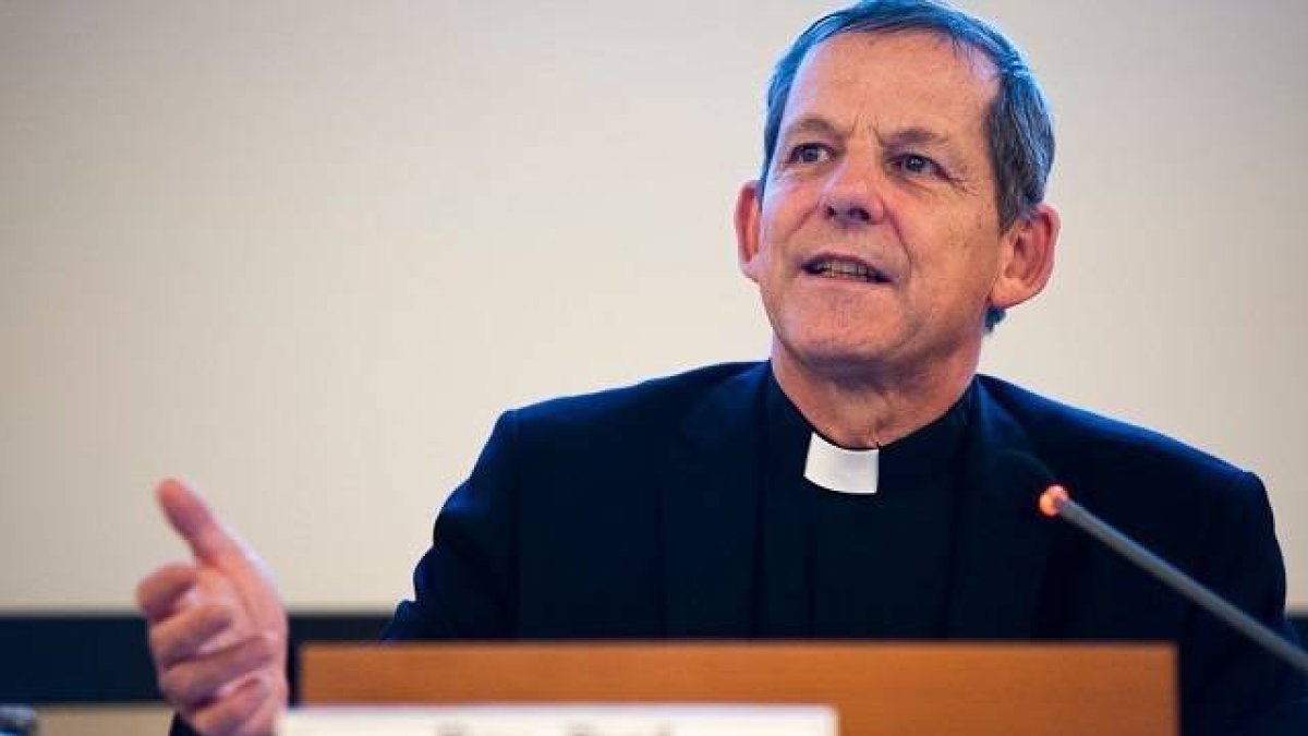El sacerdote español Luis Navarro ha iniciado el tercer curso como rector de la Universidad Pontificia de la Santa Cruz de Roma