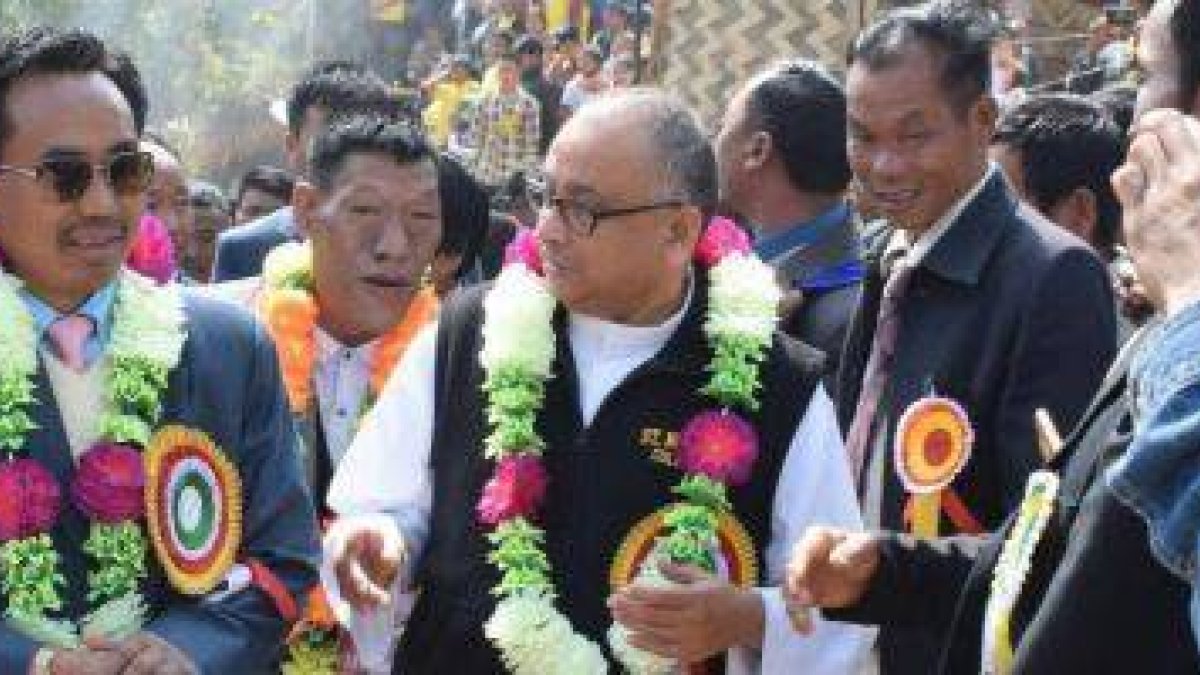 El obispo de Miao con el ministro de Educación inauguran una escuela - la diócesis ha abierto 40 en 30 años