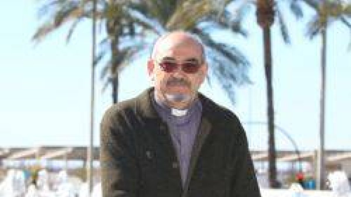 Carmelo Pérez Aradros ha sido misionero en África durante 25 años y asegura que las ayudas de Manos Unidas son eficaces y llegan al completo