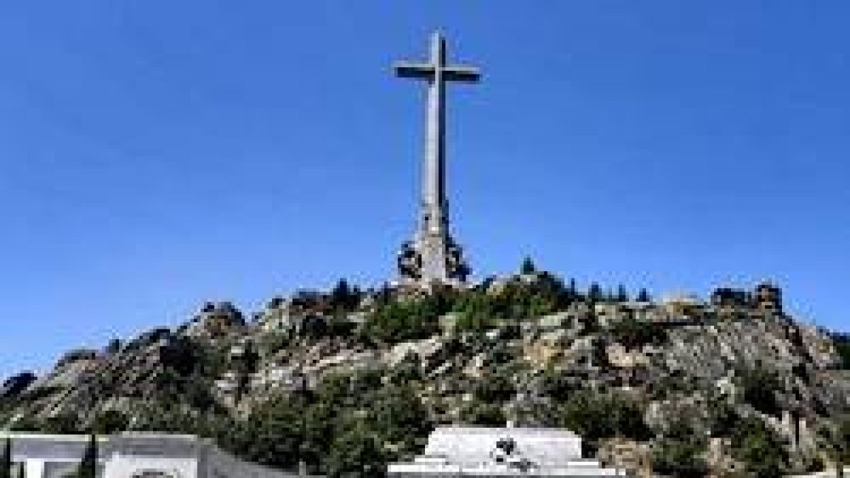 La belleza y la monumentalidad del Valle de los Caídos, desconocida para muchos, se ha convertido en destino turístico preferente a raíz de la polémica sobre la exhumación de Franco.