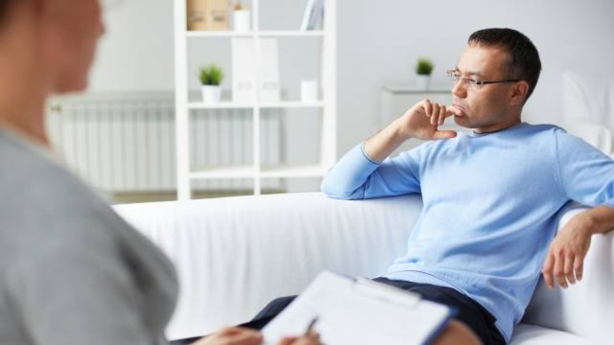 A menudo, la mera posibilidad de hablar en profundidad, con respeto y escucha y confidencialidad, es un gran avance para ayudar a las personas