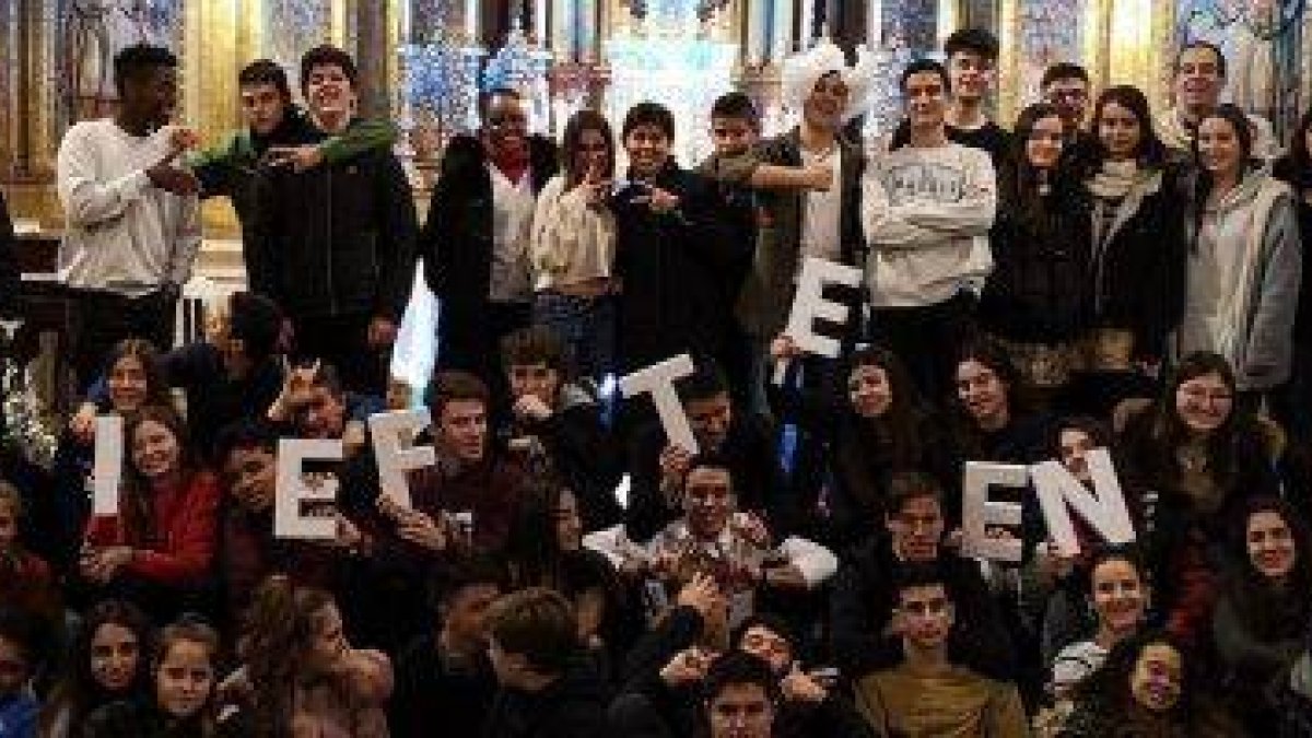 Adolescentes y monitores de LifeTeen en la parroquia de San Cosme y San Damián, en Burgos... LifeTeen está ya en 120 parroquias