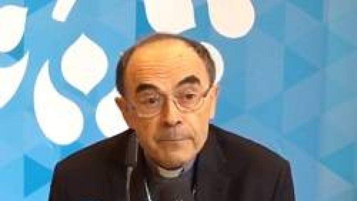 El cardenal Barbarin, durante su comparecencia ante los medios