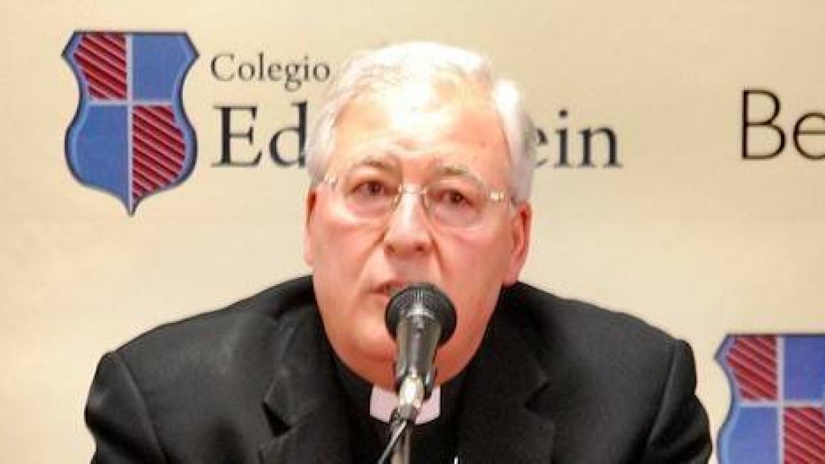 Monseñor Reig Pla hablará a los presentes sobre la Virgen María como Puerta del Cielo en un mundo que al rechazar a Dios rechaza la promesa del Paraíso.