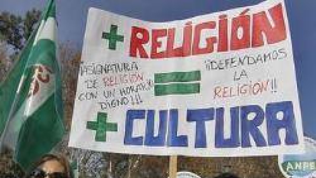 Manifestación a favor de la clase de Religión en Andalucía... en diversas regiones se usan trucos contra la asignatura de oferta obligatoria y libre elección