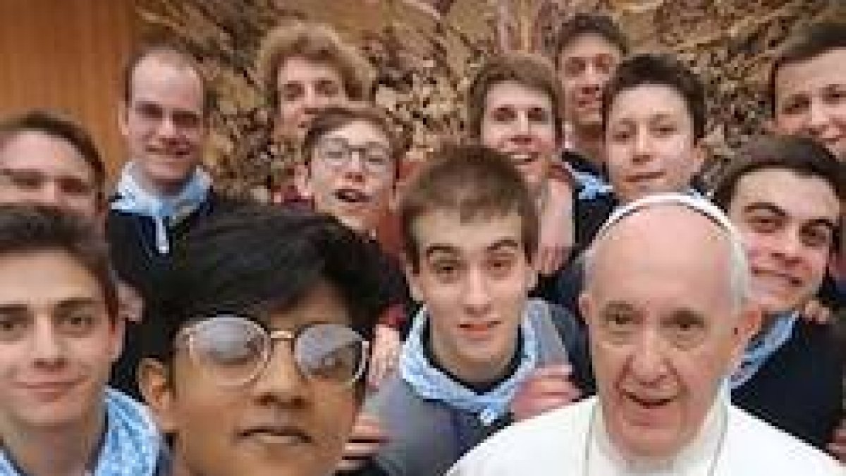 Francisco, con jóvenes de la diócesis de Brescia (Italia), a quienes recibió en abril de 2018.