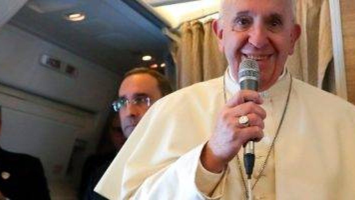 El Papa Francisco ha hablado con los periodistas en el avión de vuelta de Bulgaria y Macedonia del Norte