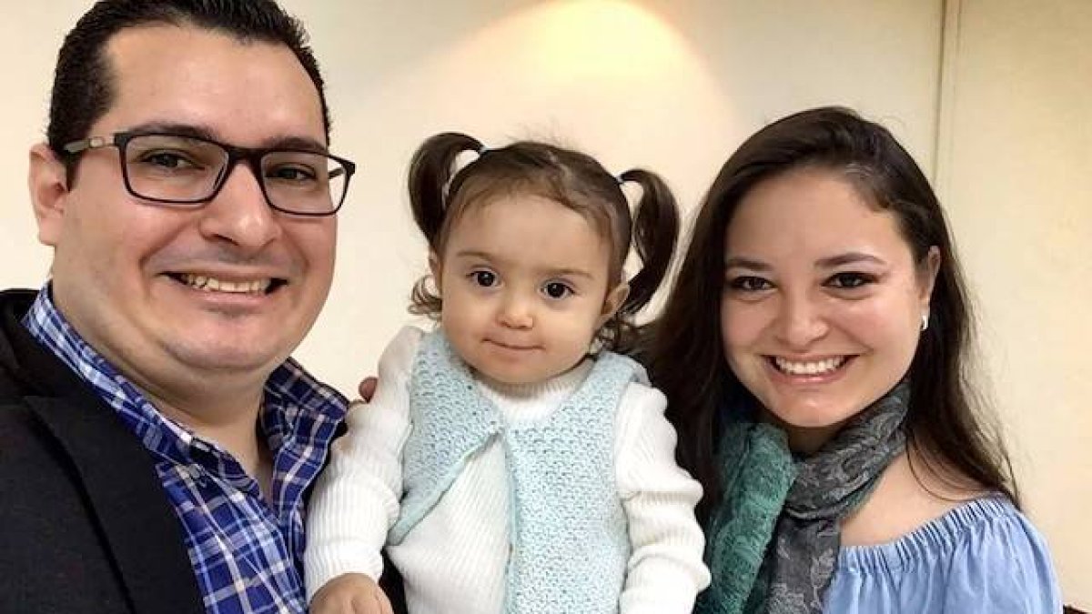 Patricia, con su esposo y la hija a quien muchos le aconsejaron que abortara.
