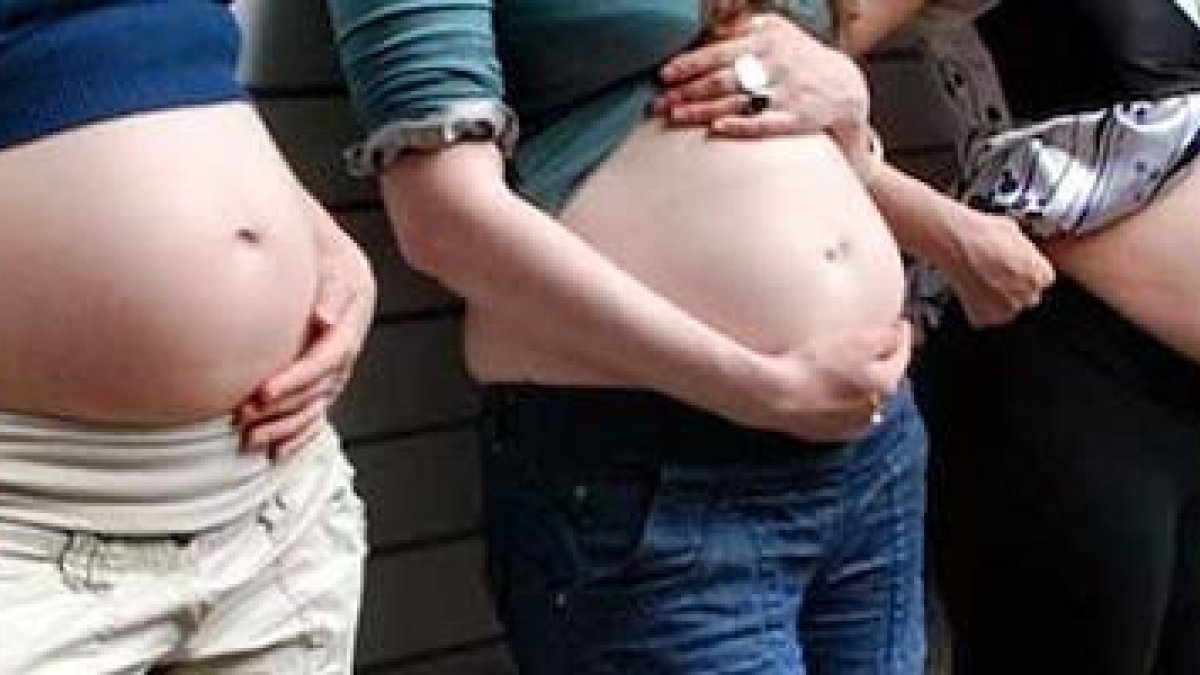 La desconsideración con que son tratadas las madres de alquiler, cuya motivación es casi siempre la pura supervivencia económica, no puede hacer olvidar que la principal víctima de esta práctica son los niños desvinculados que nacen así.