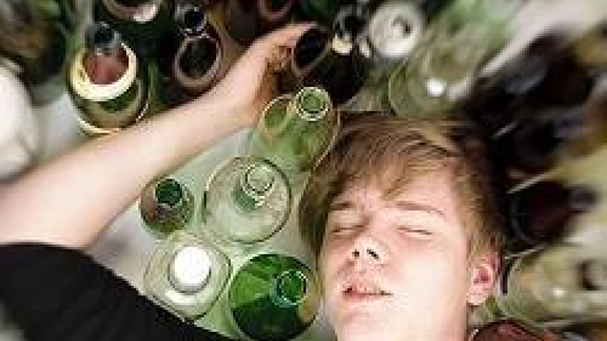 El problema del alcohol entre los adolescentes es junto con el de la pornografía el que más quebraderos de cabeza da a familias y autoridades