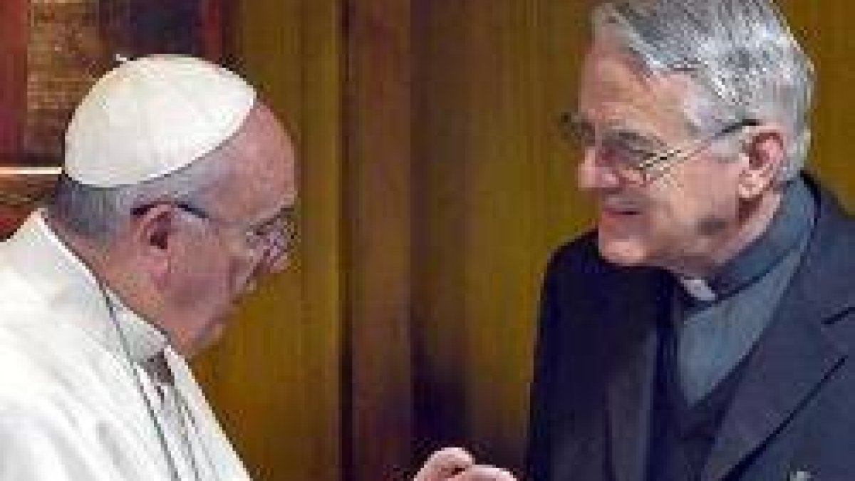 Federico Lombardi con el Papa Francisco - el veterano comunicador italiano pide tratar a fondo la crisis de los abusos y aprender de las experiencias ya trabajadas