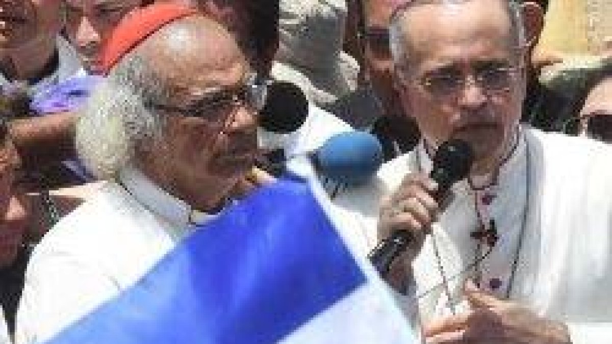 El cardenal Brenes y el obispo auxiliar Silvio Báez, con motivo de la renuncia de Rafael Solís, animan a Daniel Ortega a emprender un proceso de diálogo