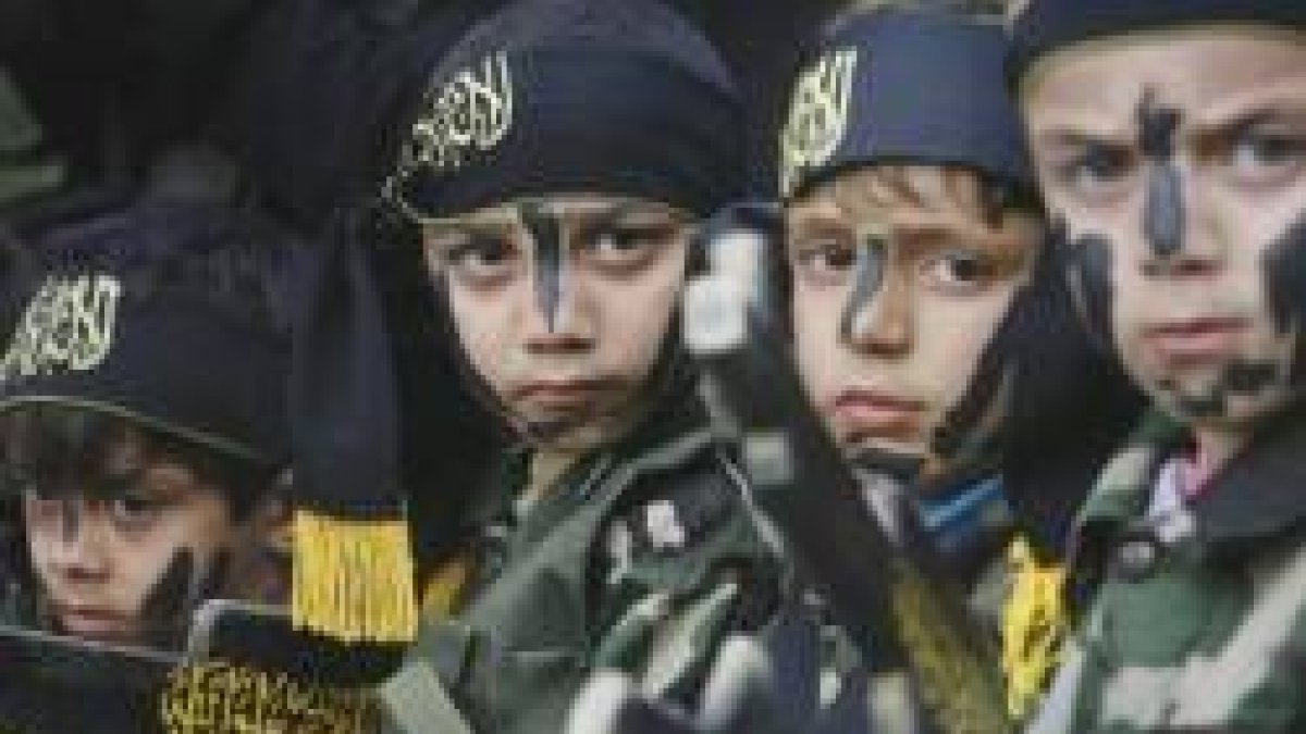 Niños reciben adoctrinamiento paramilitar y de odio en territorio controlado por Estado Islámico