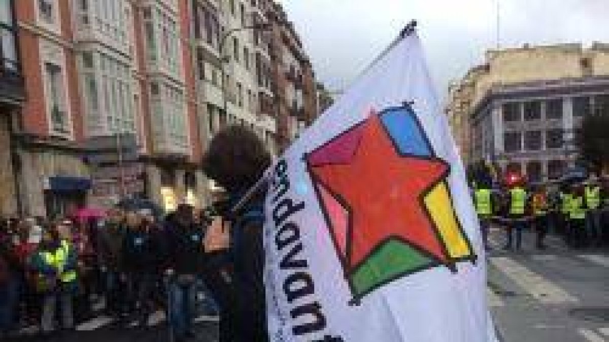 Endavant es una organización juvenil catalanista-supremacista de extrema izquierda, con implantación en la Comunidad Valenciana, Baleares y Cataluña