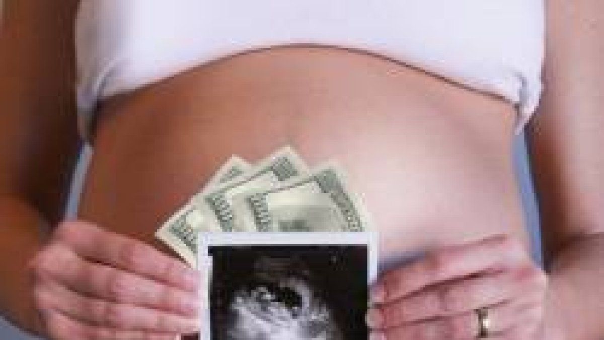 El vientre de alquiler es más que incómodo, solo se puede sostener con dinero, generando una industria perversa que vende bebés y daña mujeres