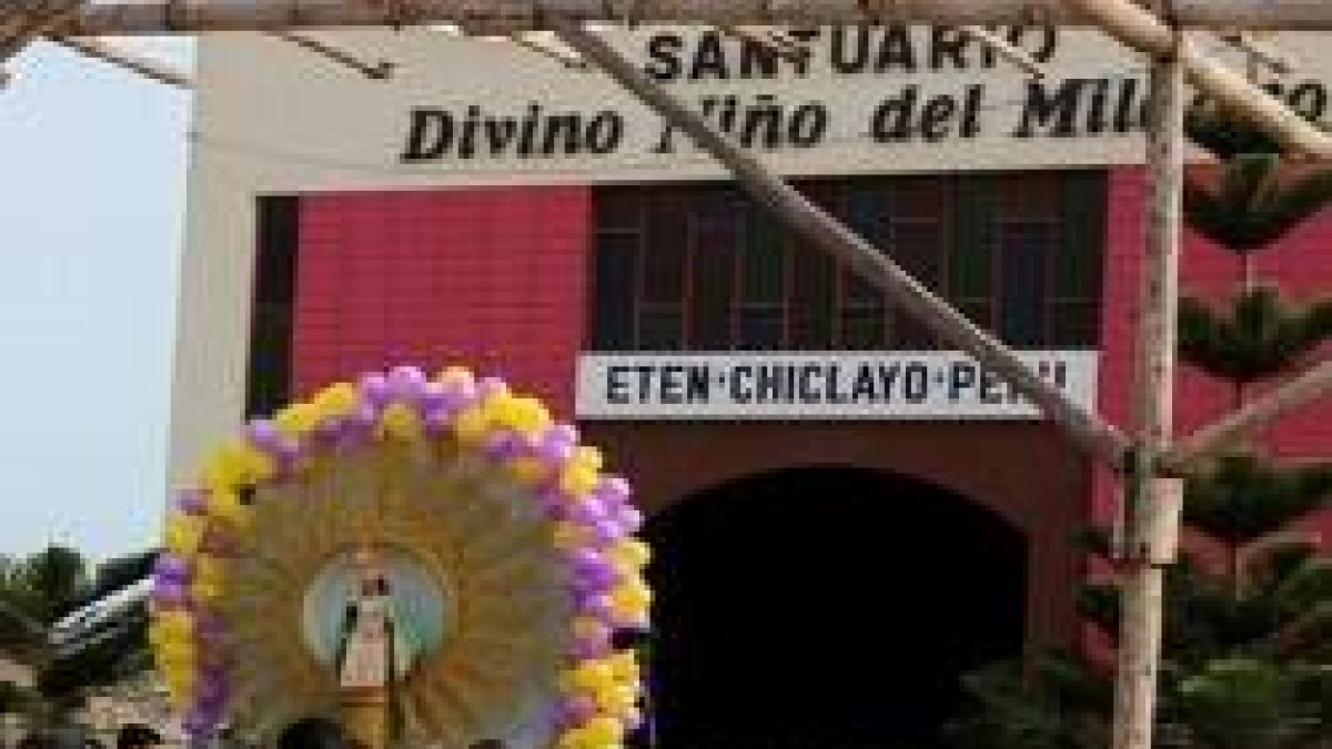 El Santuario del Milagro del Divino Niño de Eten, en la diócesis de Chiclayo, Perú, atrae multitudes