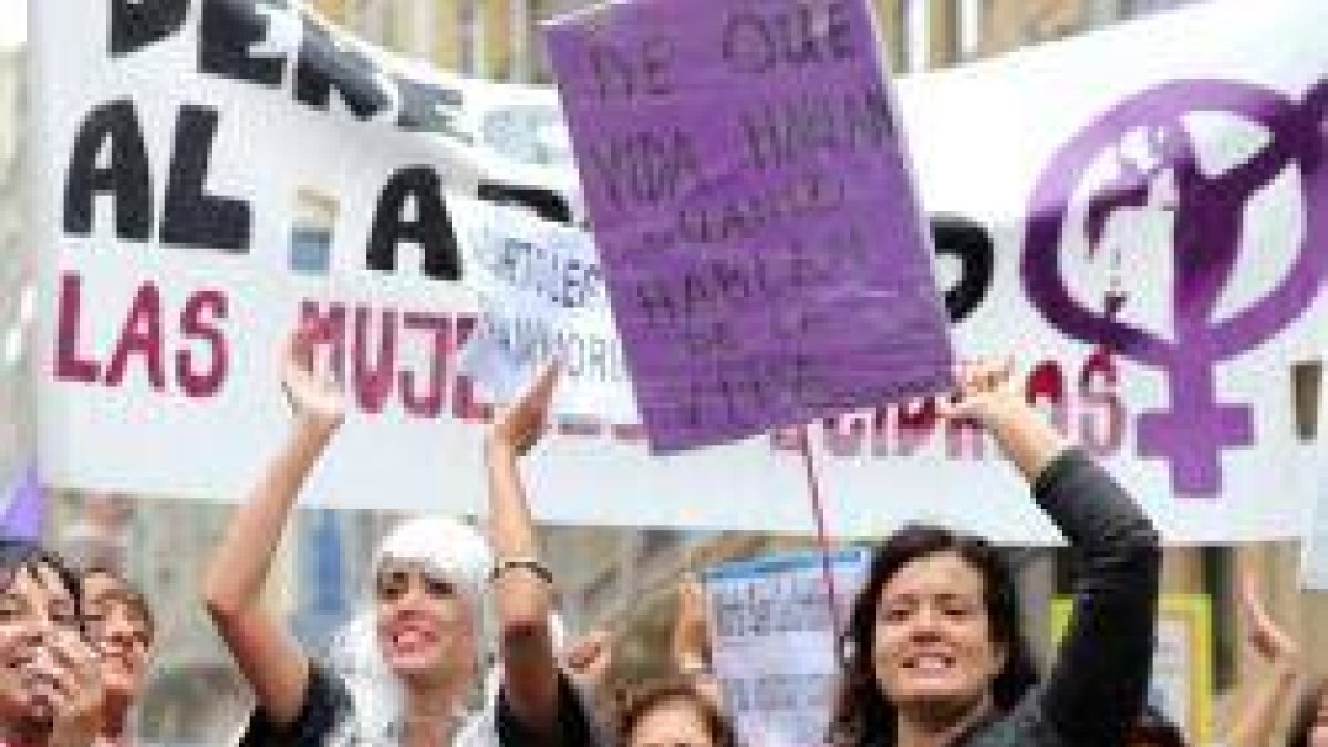 El feminismo que busca la igualdad ha sido fagocitado hace mucho por el abortismo y la ideología de género, que no se preocupan por las mujeres de verdad, madres, viudas, pobres...