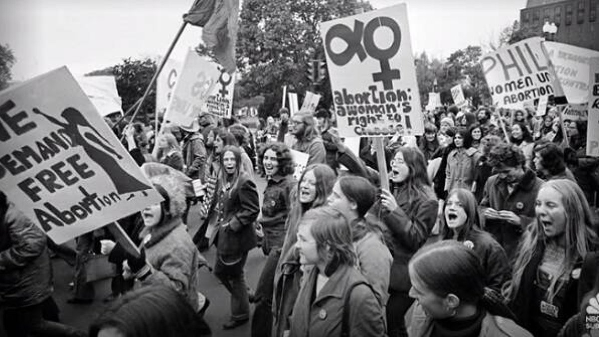 El movimiento feminista de segunda ola adoptó el aborto como una de sus principales reivindicaciones / Captura Youtube NBC News