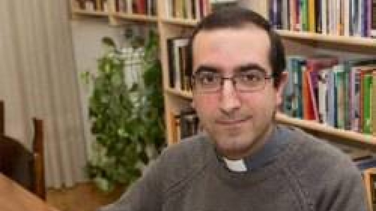 Luis Santamaría es un sacerdote especializado en el estudio de las sectas y explica cómo prevenir sus efectos entre los jóvenes y personas vulnerables