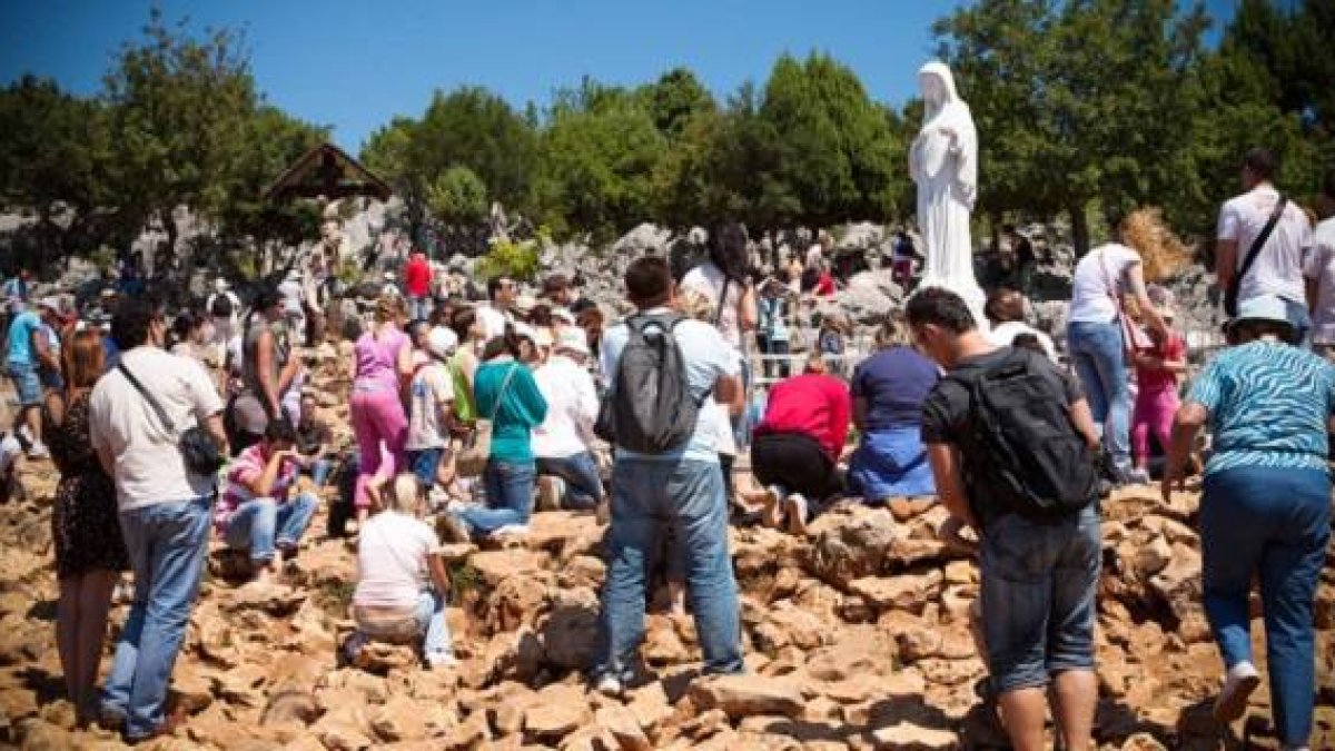 Cada año cientos de miles de personas peregrinan hasta Medjugorje