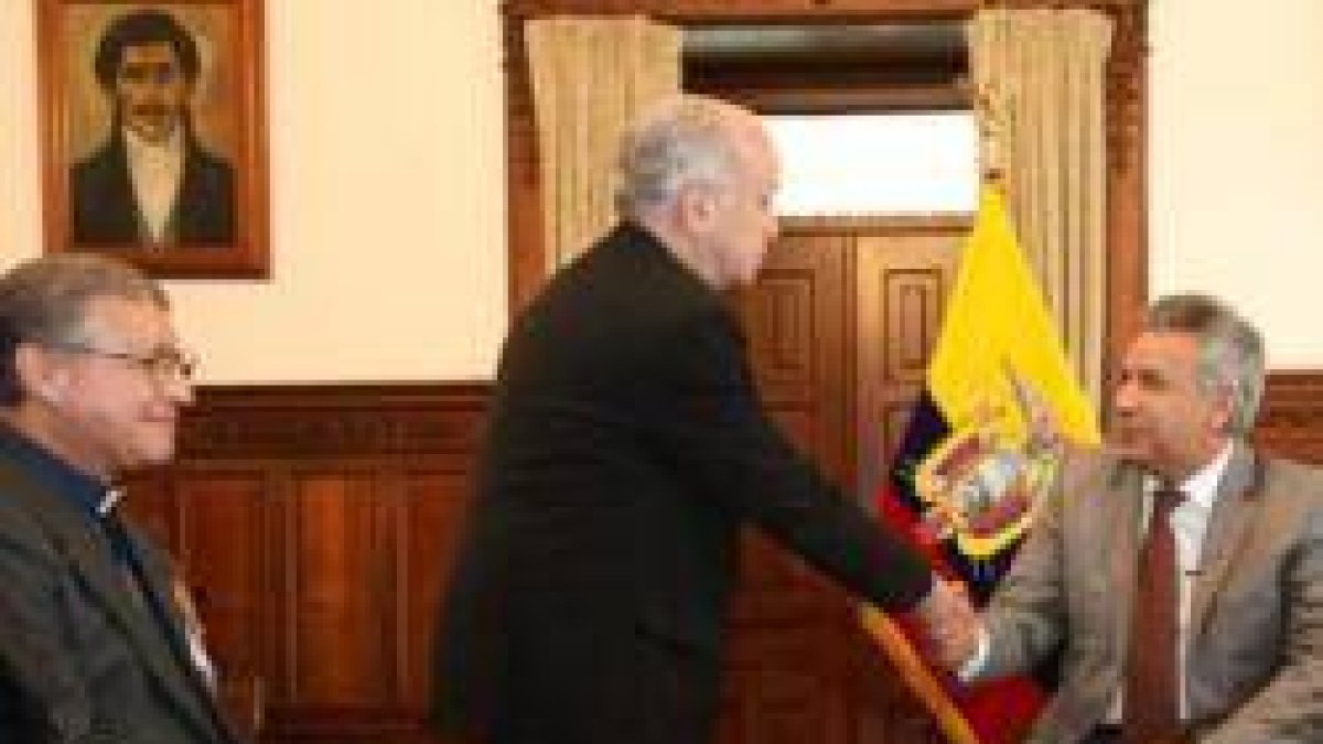 Lenín Moreno con el portavoz de los obispos de Ecuador... hablaron de posibles colaboraciones, pero no del debate del aborto
