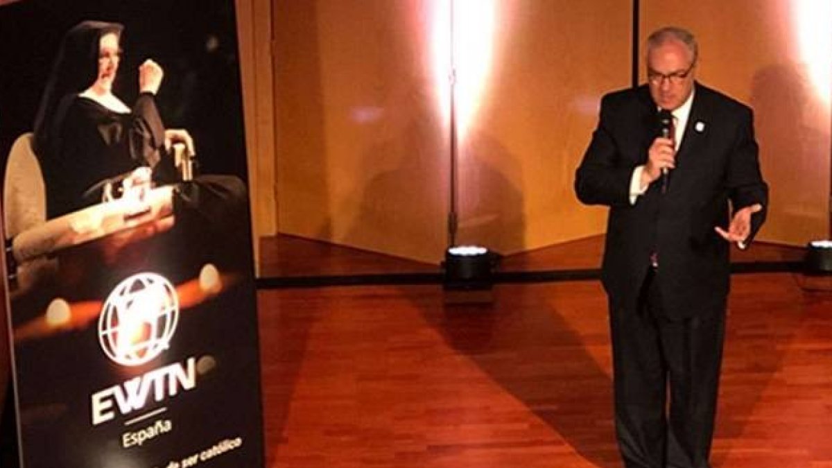 Michael Warsaw, consejero delegado de EWTN, en un momento del acto. Foto: Blanca Ruiz / ACI Prensa.