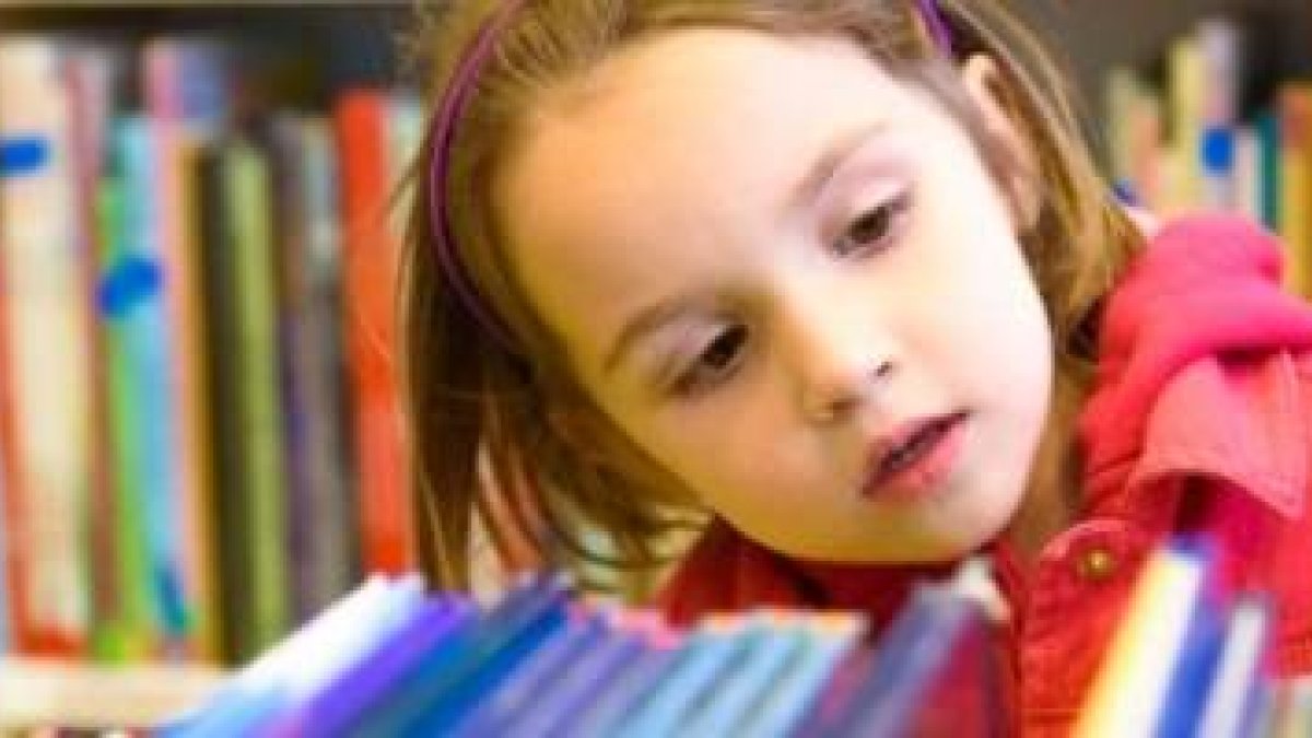 El cuento de la Caperucita dice que hay que hacer caso a la mamá, no a desconocidos que dicen que te van a ayudar... quizá eso no gusta a ciertos poderes actuales