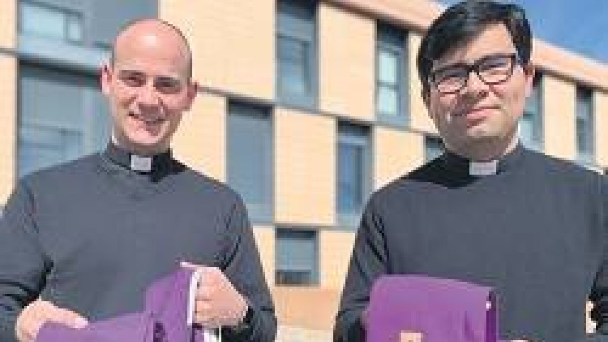 Jaime (izquierda) y Arturo (derecha) serán ordenados diáconos este domingo en la basílica de El Pilar de Zaragoza / Iglesia en Aragón