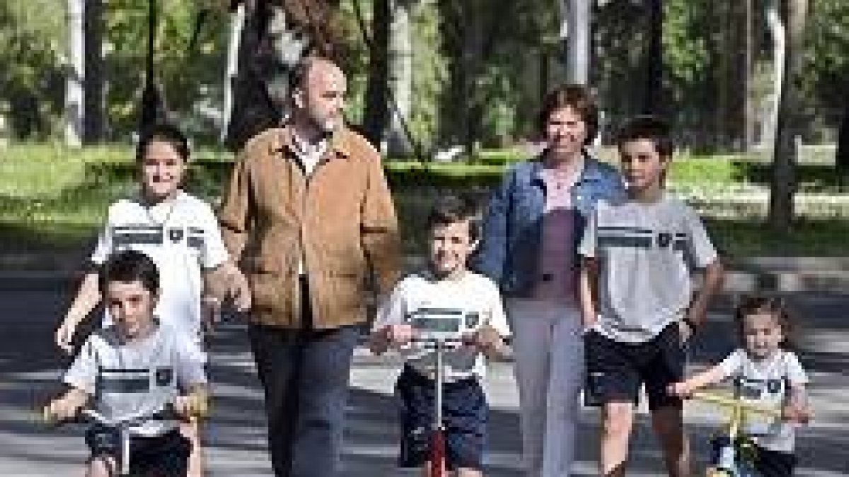 Esta familia burgalesa está formada por los padres y cinco hijos