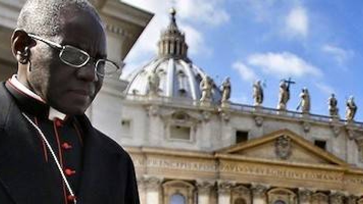 El cardenal Robert Sarah afirma que no hay que valorar al sacerdote por sus éxitos y realizaciones, sino por lo que es: Cristo mismo, la continuidad de Su presencia en la tierra.