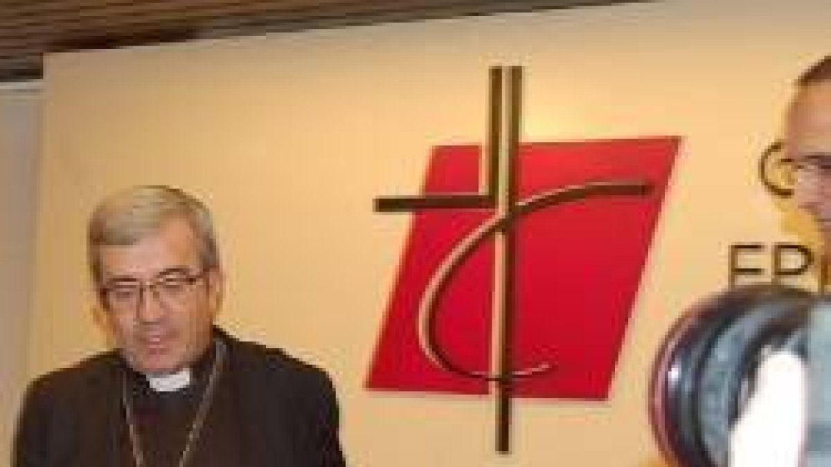 Luis Argüello, como nuevo secretario general de los obispos españoles, tienen funciones de portavoz e interlocutor con la sociedad y la prensa