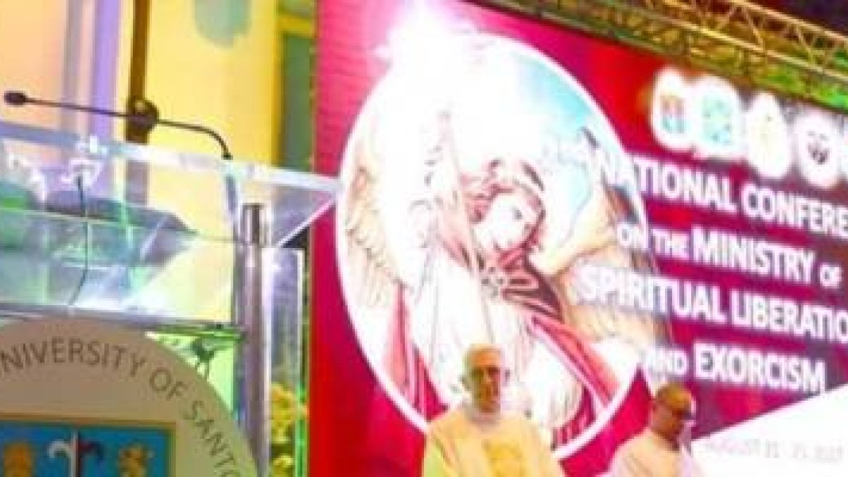 Congreso sobre exorcismos y oración de liberación en la Universidad de Santo Tomás, en Filipinas, en 2017, con numerosos exorcistas y ayudantes