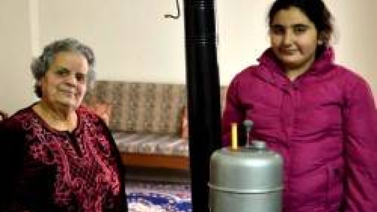 Este artefacto de la familia Ziade les mantiene con vida: funciona con gasolina, calienta el hogar, la comida y el agua para el té...