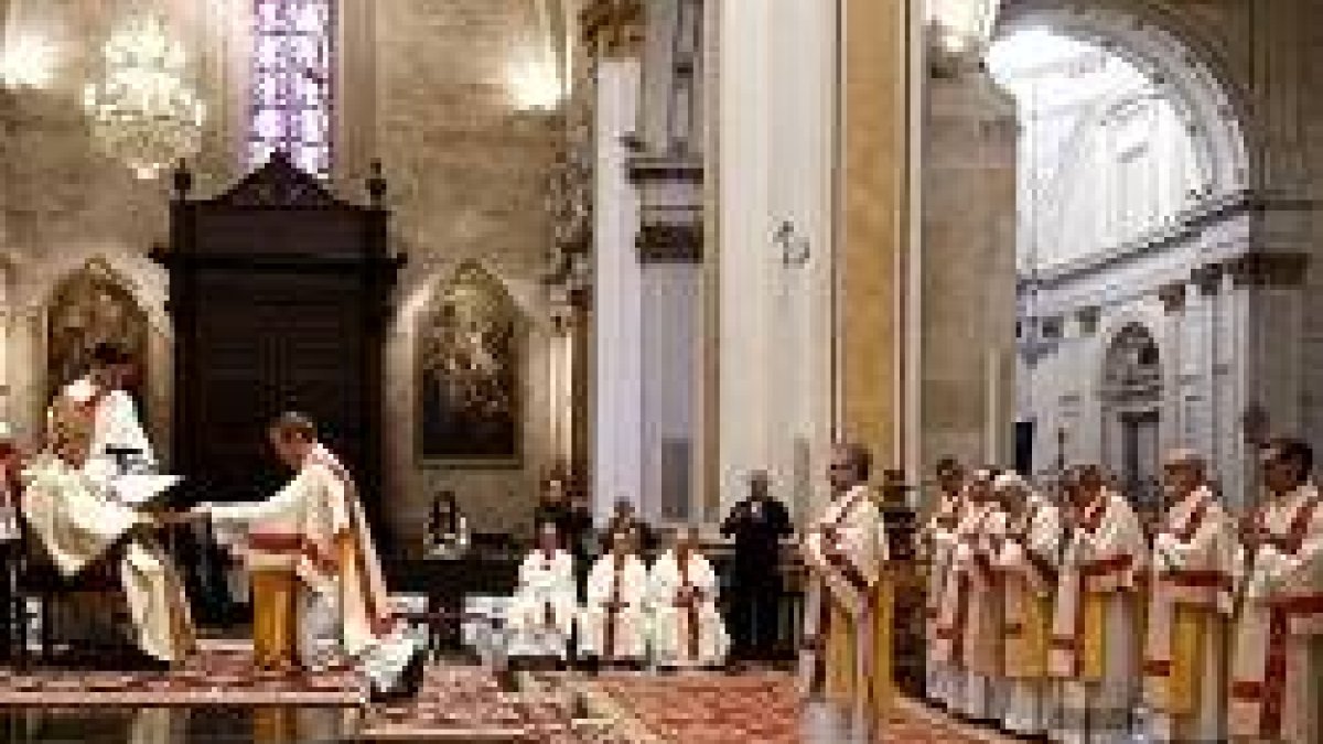 Los ocho nuevos diáconos permanentes, casados y con hijos, han estado años preparándose para este momento