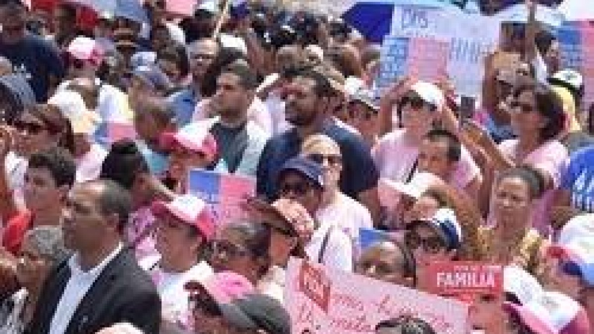 Miles de personas salieron a la calle en Santiago y en Santo Domingo