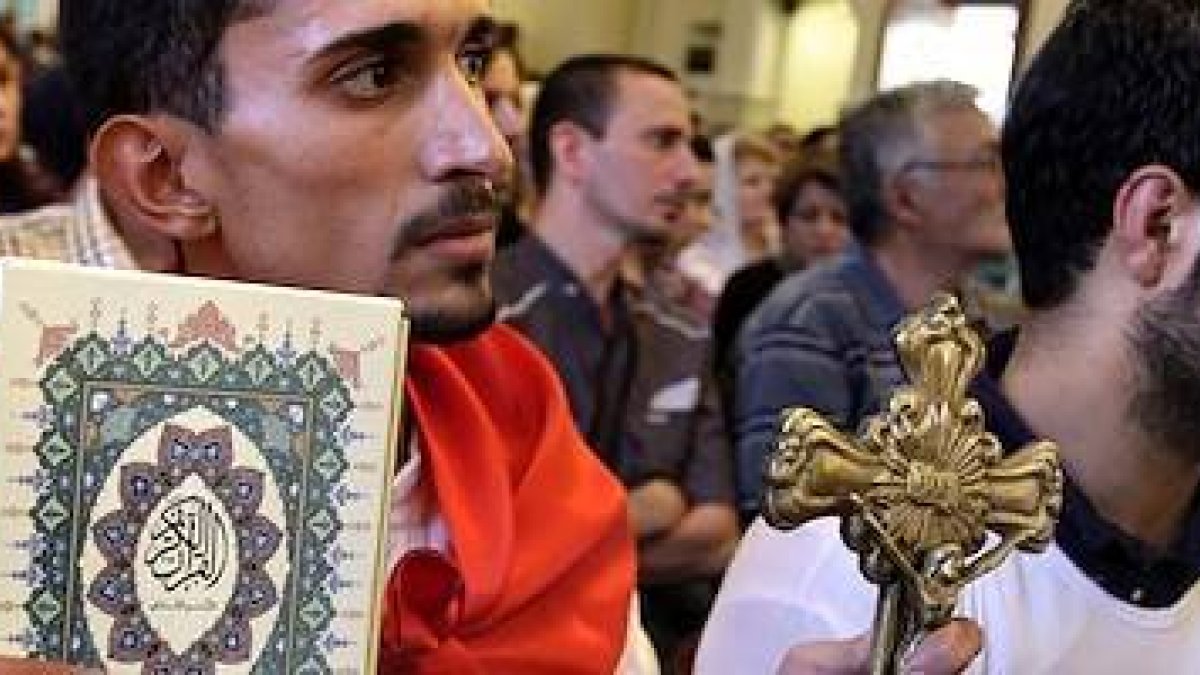Miles de católicos caldeos se resisten a abandonar su tierra. Ellos son históricamente los primeros pobladores de lo que hoy es Irak.