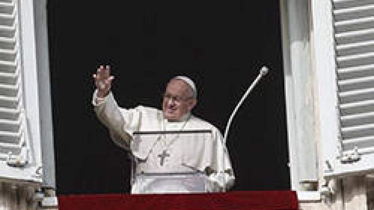 El Papa Francisco, en el Ángelus: «Navidad es acoger y vivir el dinamismo de la fe y de la caridad»