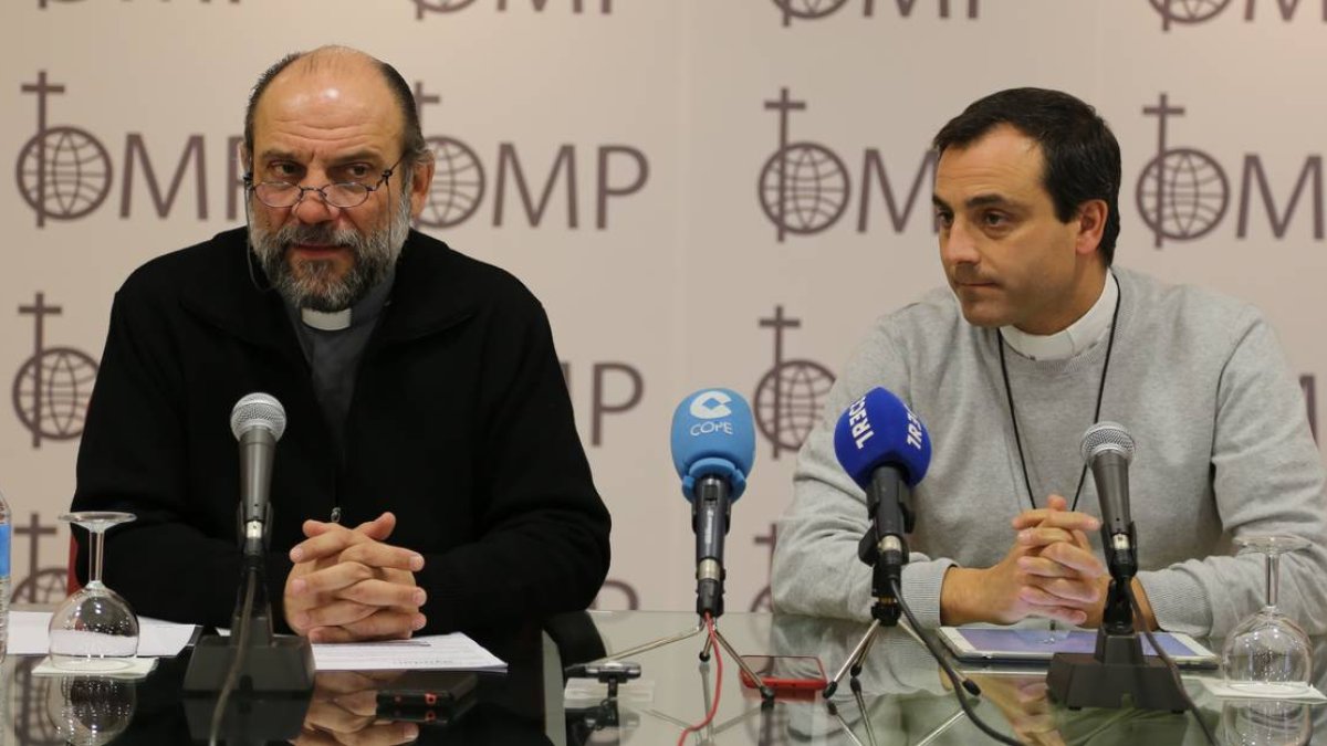 José María Calderón, director nacional de OMP España y Mario León Dorado, prefecto apostólico en Sahara Occidental, han presentado la jornada