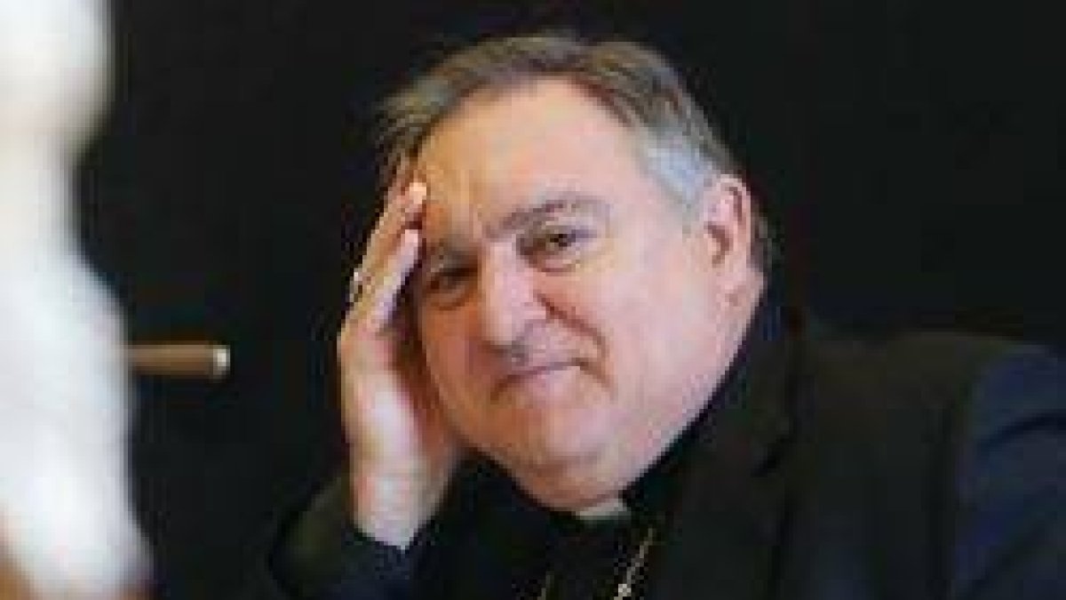 José Mazuelos, obispo de Jerez desde 2009, habla de la Navidad, el laicismo y la vida cofrade