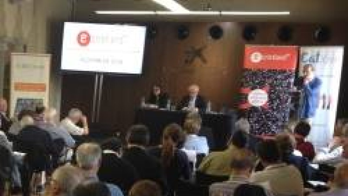 Una asamblea de la asociación E-Cristians, que desde 2001 anima a la participación de los católicos en la vida pública y el debate social