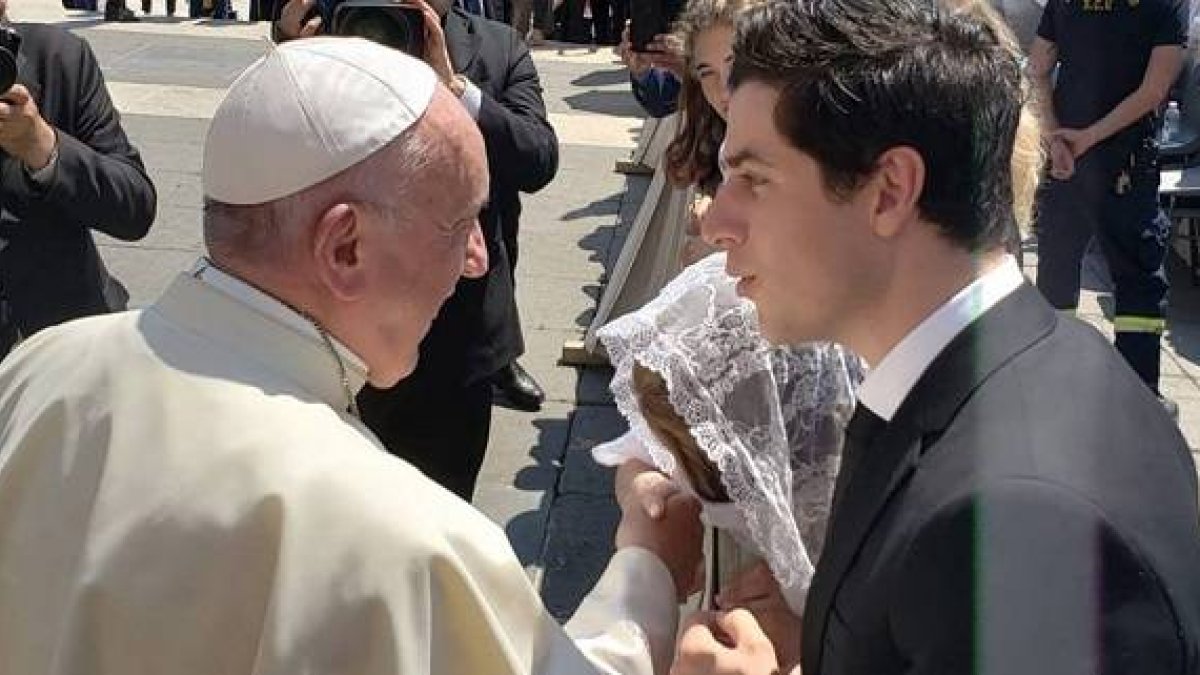 David y María fueron a ver al Papa y Francisco les impartió una bendición especial / Facebook David Henrie